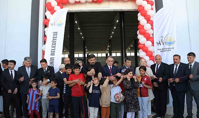Van Büyükşehir Belediyesi Kalecik Kapalı Semt Pazarı hizmete açıldı