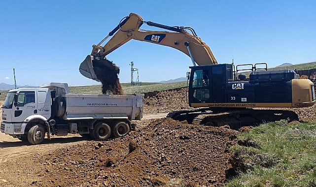 Van Büyükşehir Belediyesi kent merkezi ve kırsalda çalışmalarını sürdürüyor
