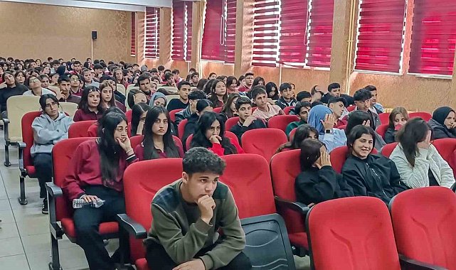 Van Büyükşehir Belediyesi öğrencileri sokak hayvanları hakkında bilgilendirdi