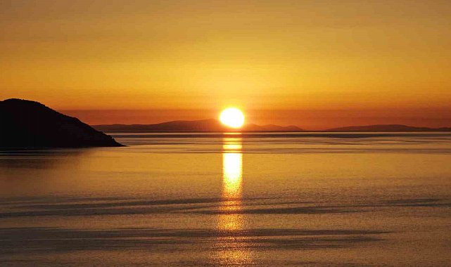 Van Gölü'nde muhteşem gündoğumu