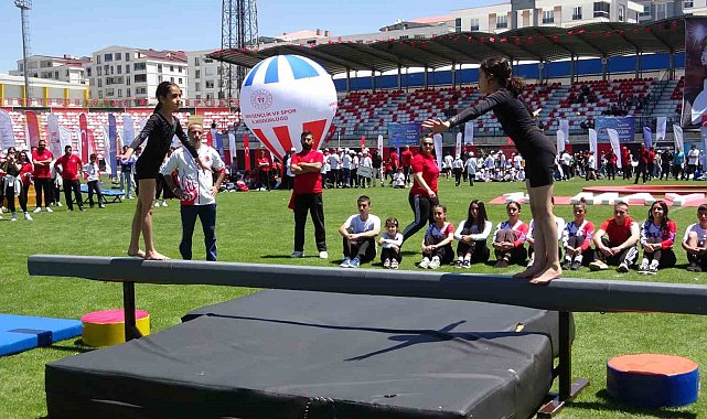 Van'da 19 Mayıs coşkuyla kutlandı