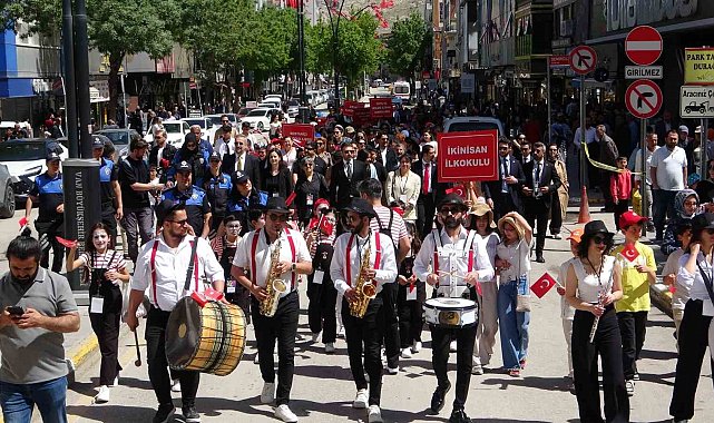 Van'da '22. Akdamar Çocuk ve Gençlik Tiyatroları Şenliği' başladı