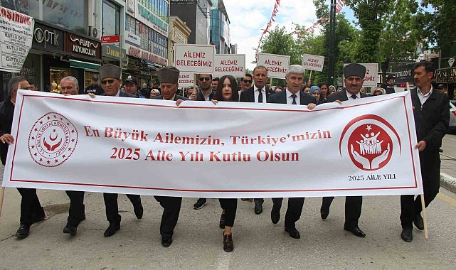 Van'da 'Aile Yılı' yürüyüşü yapıldı