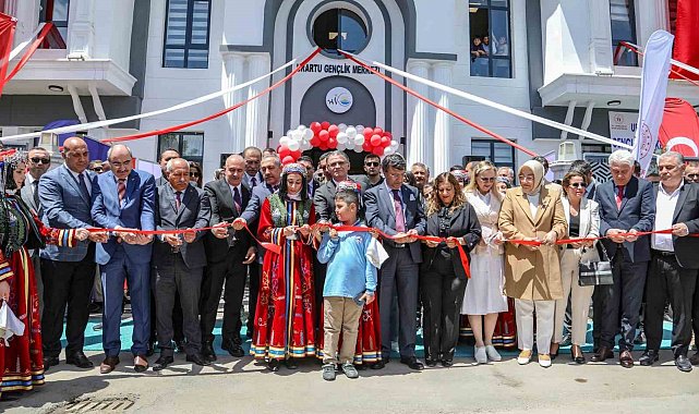 Van'da 4 gençlik merkezinin açılışı yapıldı