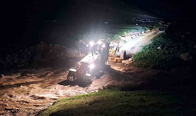 Van'da pancar toplamaya giden vatandaşlar su seviyesi yükselince mahsur kaldı