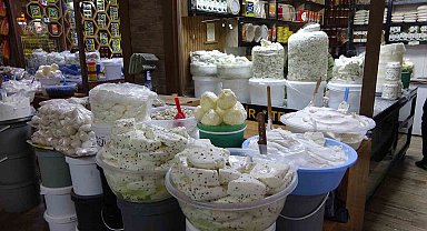 Van'ın tescilli lezzeti taze otlu peynir raflardaki yerini aldı