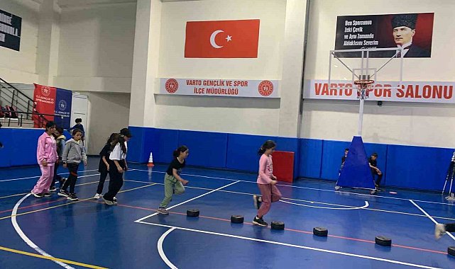 Varto'da açılan atletizm kursunda geleceğin sporcuları yetişiyor