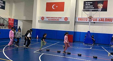 Varto'da açılan atletizm kursunda geleceğin sporcuları yetişiyor