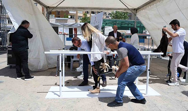 Vatandaşlar engelli bireylerin yaşantısını deneyimledi
