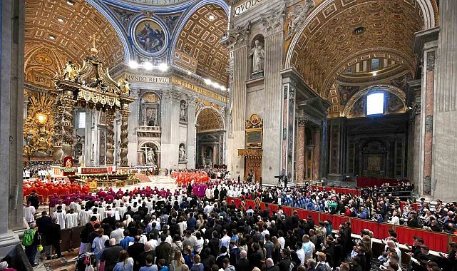 Vatikan'da papa seçimi başlıyor