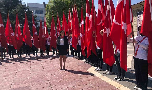 Vilayet Meydanı'nda Atatürk'ü anma töreni gerçekleştirildi