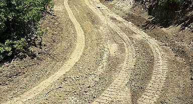 Yağışlardan dolayı zarar gören köy yollarında çalışmalar sürüyor