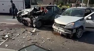 Yalova'da 4 araçlı zincirleme kaza: 5 yaralı