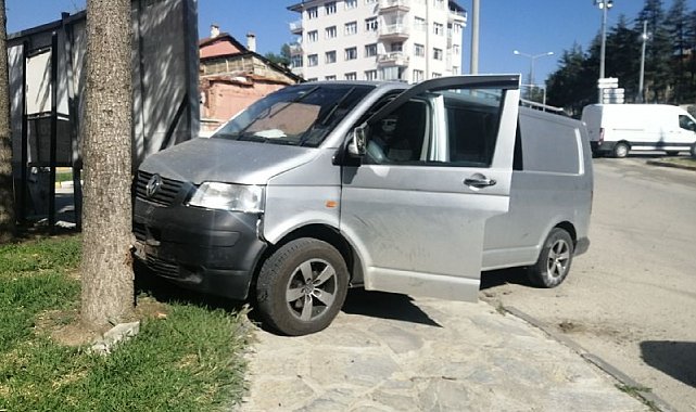 Yalvaç'ta ticari araç ile otomobil çarpıştı: 1 yaralı