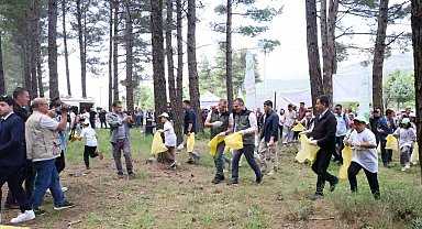 Yarım saatte 580 kilo çöp toplandı