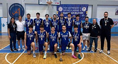 Yaşar Üniversitesi Erkek Basketbol Takımı Süper Lig'e yükseldi