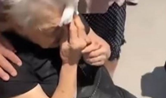 Yaşlı kadın kaldırımda düşüp kafasını vurdu, vatandaş Buca Belediyesine isyan etti