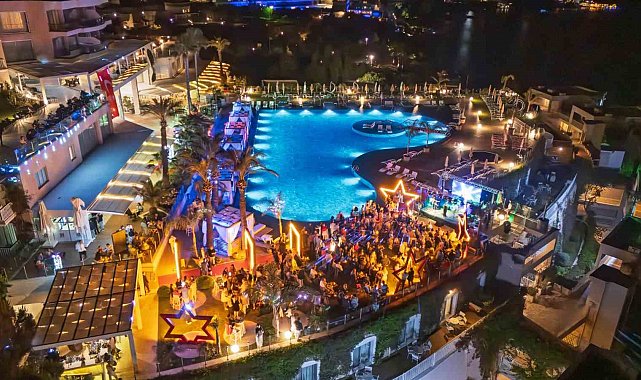 Yaz sezonu Bodrum'da görkemli geceyle başladı