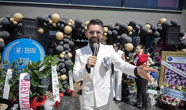 Yaza damgasını vuracak yeni şarkısının ismini sır gibi saklıyor