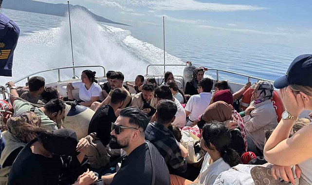 Yelkenlide 95 düzensiz göçmen yakalandı