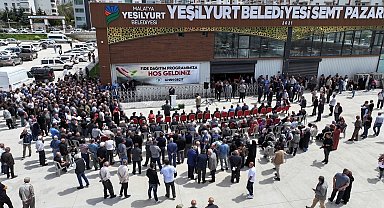 Yeşilyurt Belediyesi'nden çiftçilere büyük destek: 250 bin sebze fidesi dağıtıldı