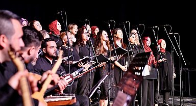 Yeşilyurt Kent Konseyi Kadın Korosunun 'Anneler Günü' konseri büyük ilgi gördü