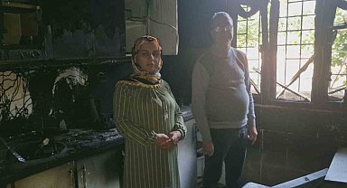 Yıldırım isabet eden ev küle döndü, dumandan etkilenen karı koca hastanelik oldu