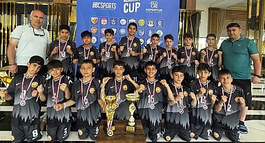 Yıldızkent Spor çifte kupa ile döndü