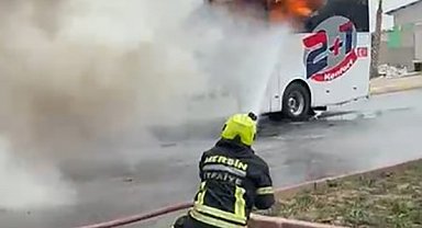 Yolcu otobüsü alev aldı, yolcular son anda tahliye edildi