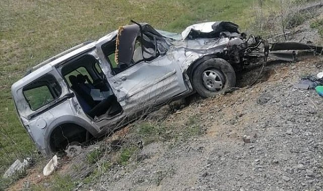 Yoldan çıkan hafif ticari araç şarampole uçtu:1 ölü