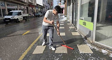 Yozgat'ta ceviz büyüklüğünde dolu yağdı