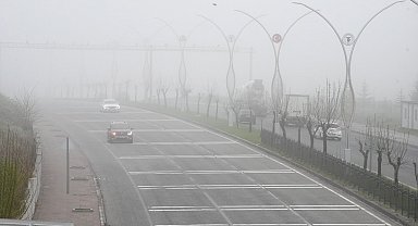 Yozgat'ta yoğun sis etkili oldu, görüş mesafesi 30 metreye düştü