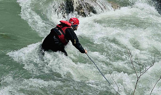 Yüksekova'da 8 gün önce derede kaybolan çocuk için arama çalışmaları devam ediyor