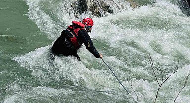 Yüksekova'da 8 gün önce derede kaybolan çocuk için arama çalışmaları devam ediyor