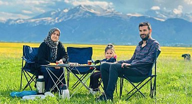 Yüksekova'da iki mevsim arası renk cümbüşü