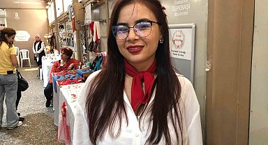 Yurt dışından gelip Hanımeli Sokağı'nda 3 boyutlu baskı ile ürettiği ürünleri satıyor