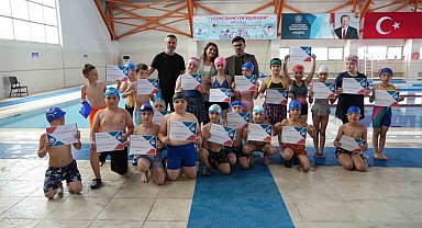 Yüzmeyi öğrendiler