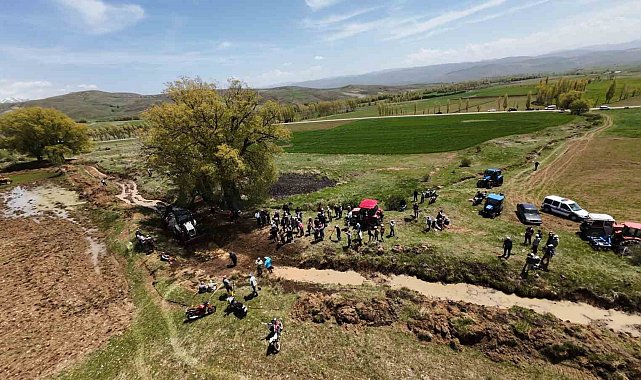 Yüzün üzerinde köylü tarım için bir araya geldi: 4 kilometre uzunluğundaki sulama kanalı imece usulüyle temizlendi