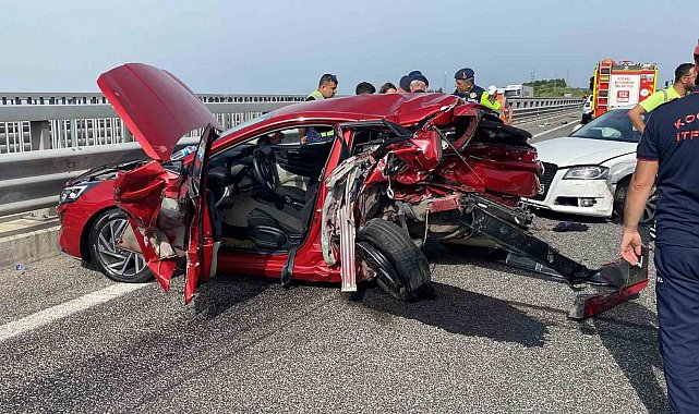 Zincirleme kazada otomobil kağıt gibi ezildi: 5 yaralı
