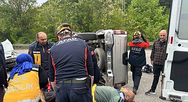 Zonguldak'ta iki aracın çarpıştığı kazada araçlardan biri devrildi: 2 yaralı