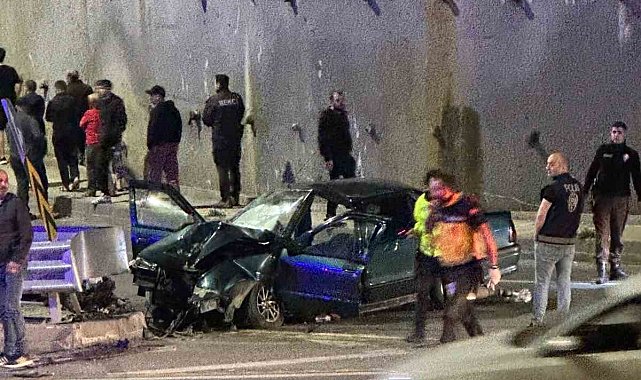 Zonguldak'ta kontrolden çıkan otomobil refüje çarptı: 4 yaralı