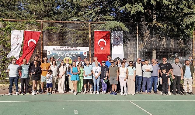 '1. Sağlık Çalışanları Tenis Turnuvası' kupa töreniyle sona erdi
