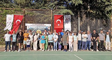 '1. Sağlık Çalışanları Tenis Turnuvası' kupa töreniyle sona erdi