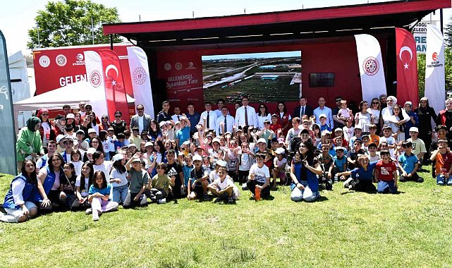 'Geleneksel Oyun Tırı' Söğüt'te çocuklarla buluştu