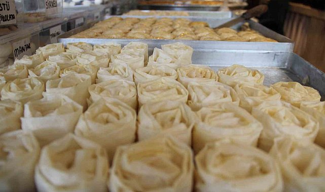 4 saatte pişen Çorum baklavası bayramda damakları tatlandıracak