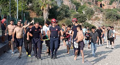 40 metrelik falezlerden atlayıp ağır yaralanan gencin tedavisi devam ediyor