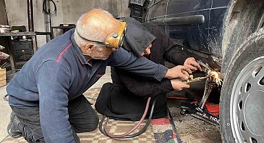 40 yıllık eşinin dağ gibi arkasında durdu: Sanayinin tek kadın çırağı 25 yıldır usta eşine çıraklık yapıyor