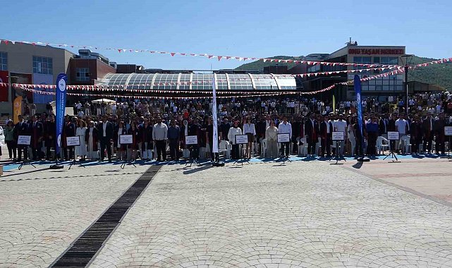 440 genç mühendisin mezuniyet coşkusu