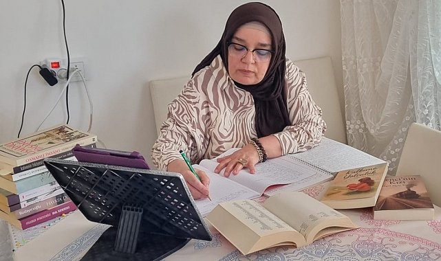 60'ından sonra üniversite mezunu oldu, şimdi iki kitapla okurlarıyla buluşuyor