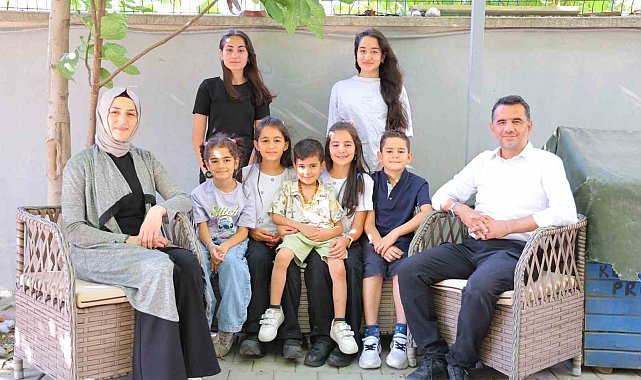 7 çocuklu öğretmen çift tebessüm ettirdi